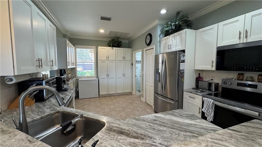 13672 Troia DR-4