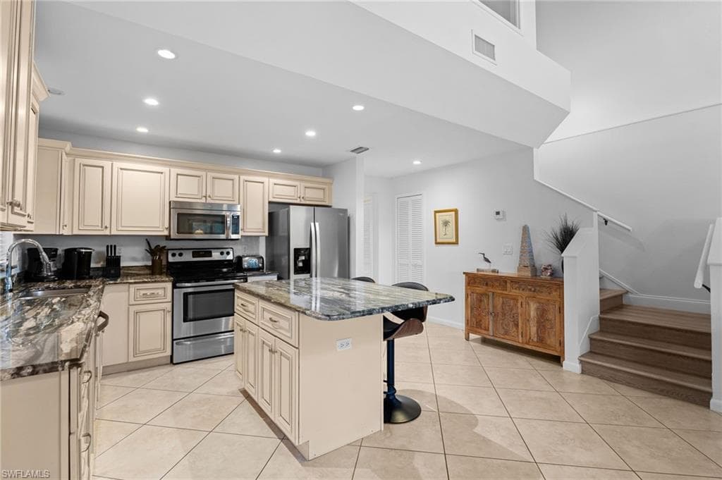 1811 Olde Middle Gulf DR 14-6