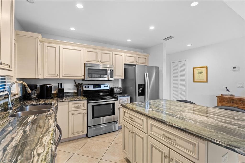 1811 Olde Middle Gulf DR 14-7
