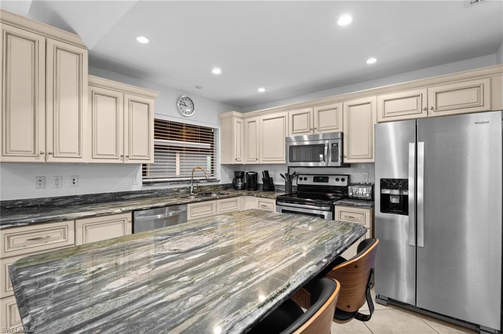 1811 Olde Middle Gulf DR 14-8