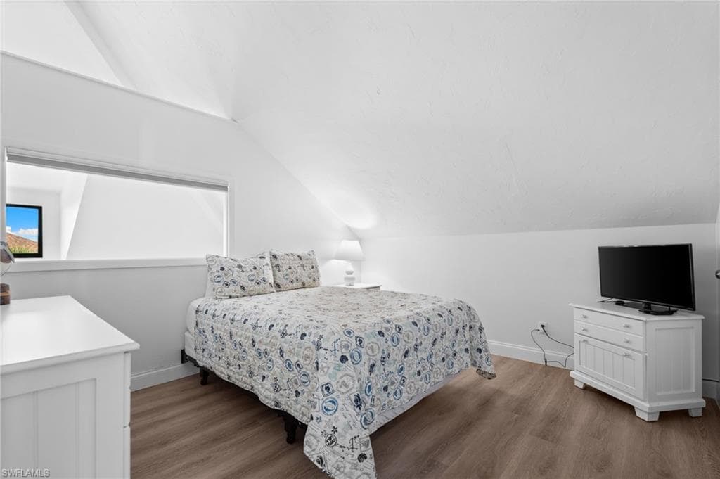 1811 Olde Middle Gulf DR 14-21
