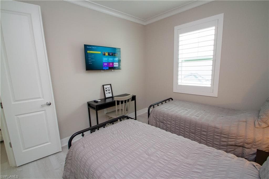 251 Indies DR E 202-27