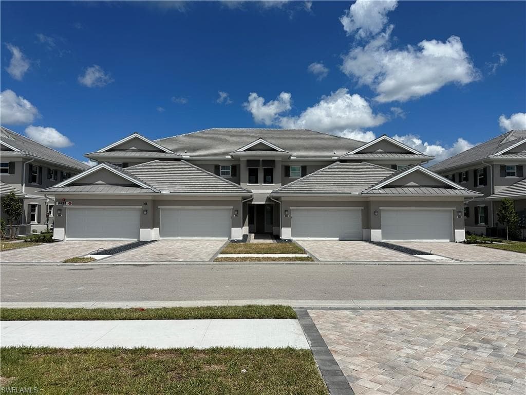 251 Indies DR E 202-2