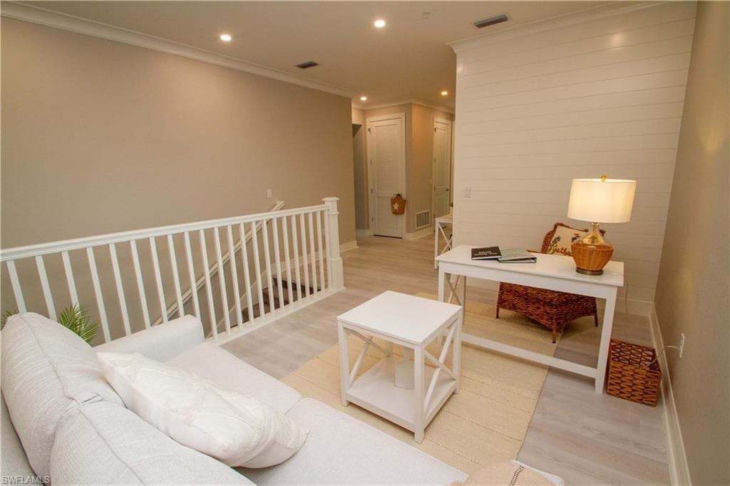 251 Indies DR E 202-6