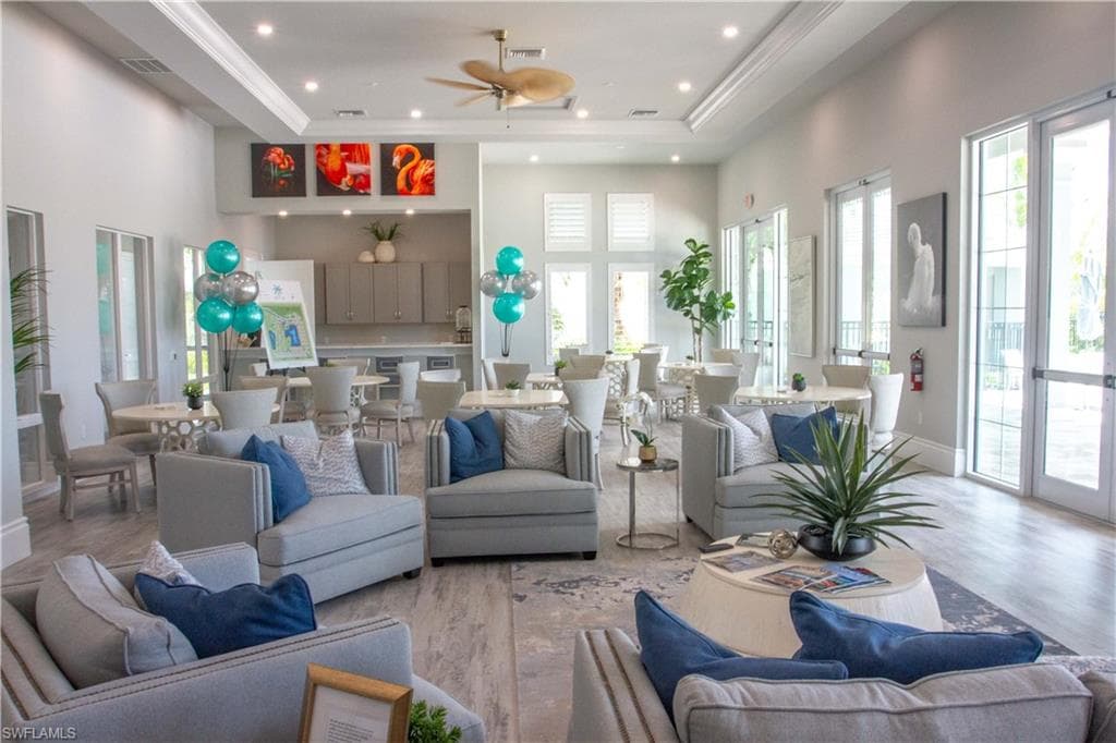 251 Indies DR E 202-42