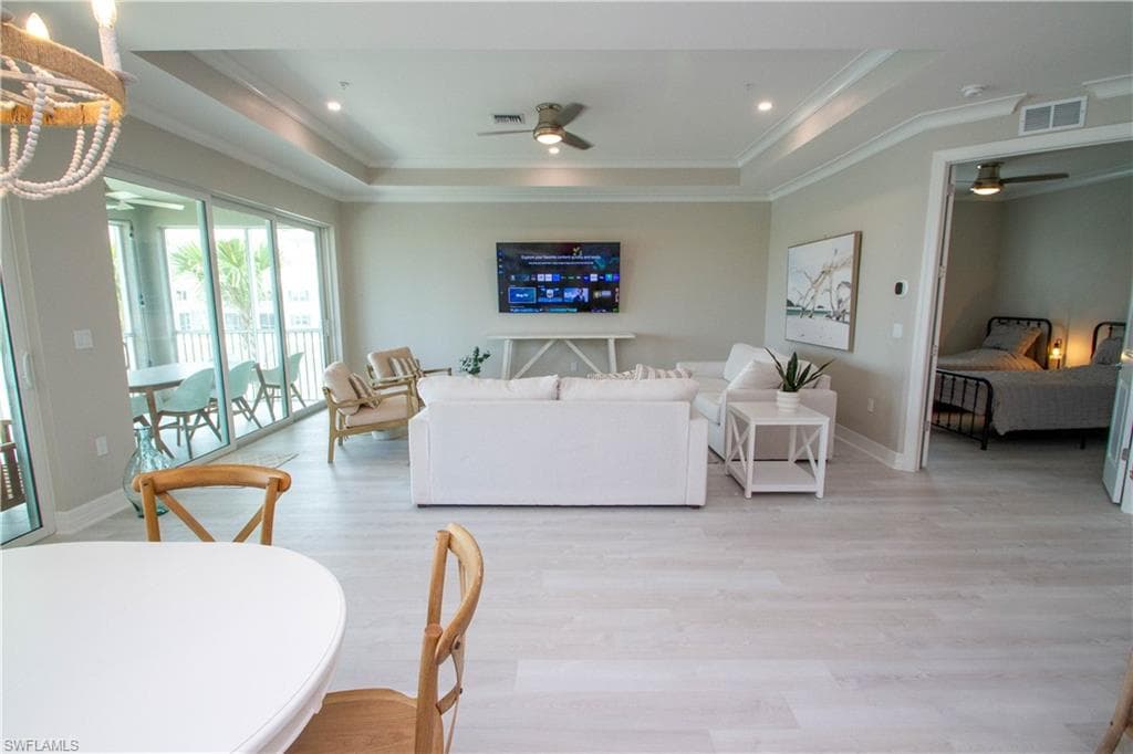 251 Indies DR E 202-13