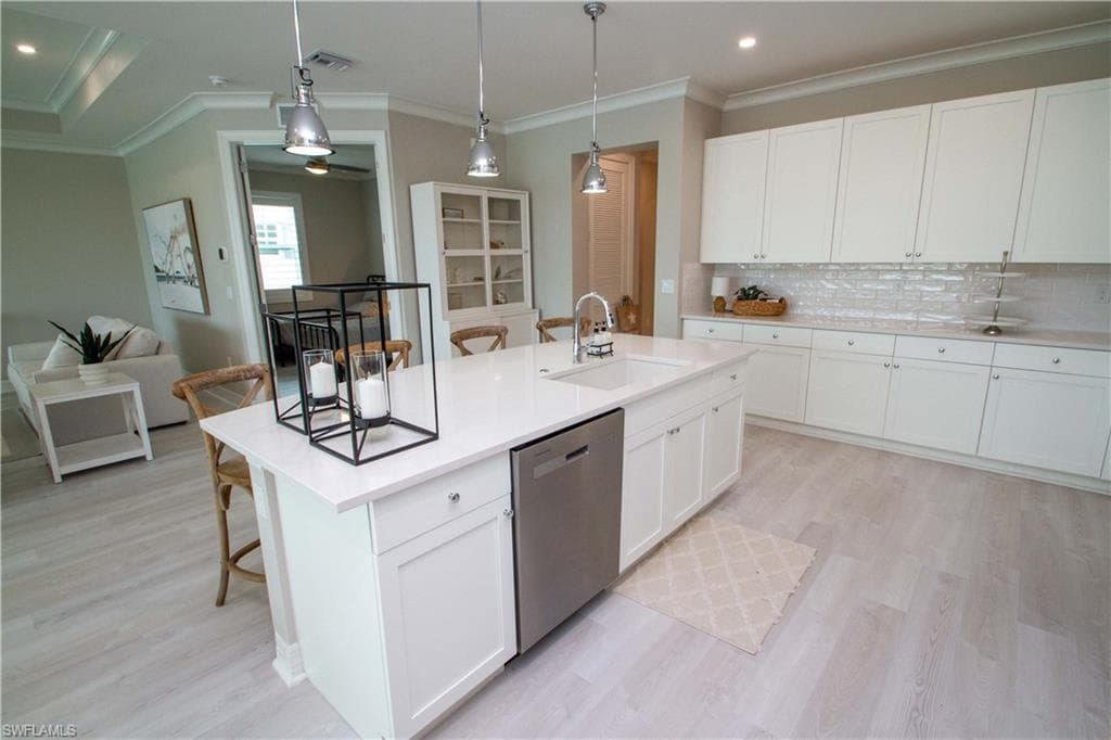 251 Indies DR E 202-12