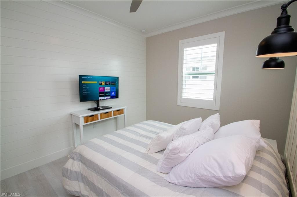 251 Indies DR E 202-22