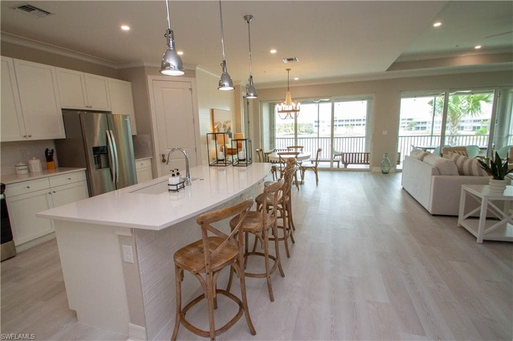 251 Indies DR E 202-9