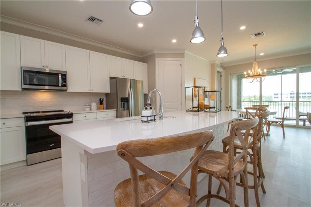 251 Indies DR E 202-10