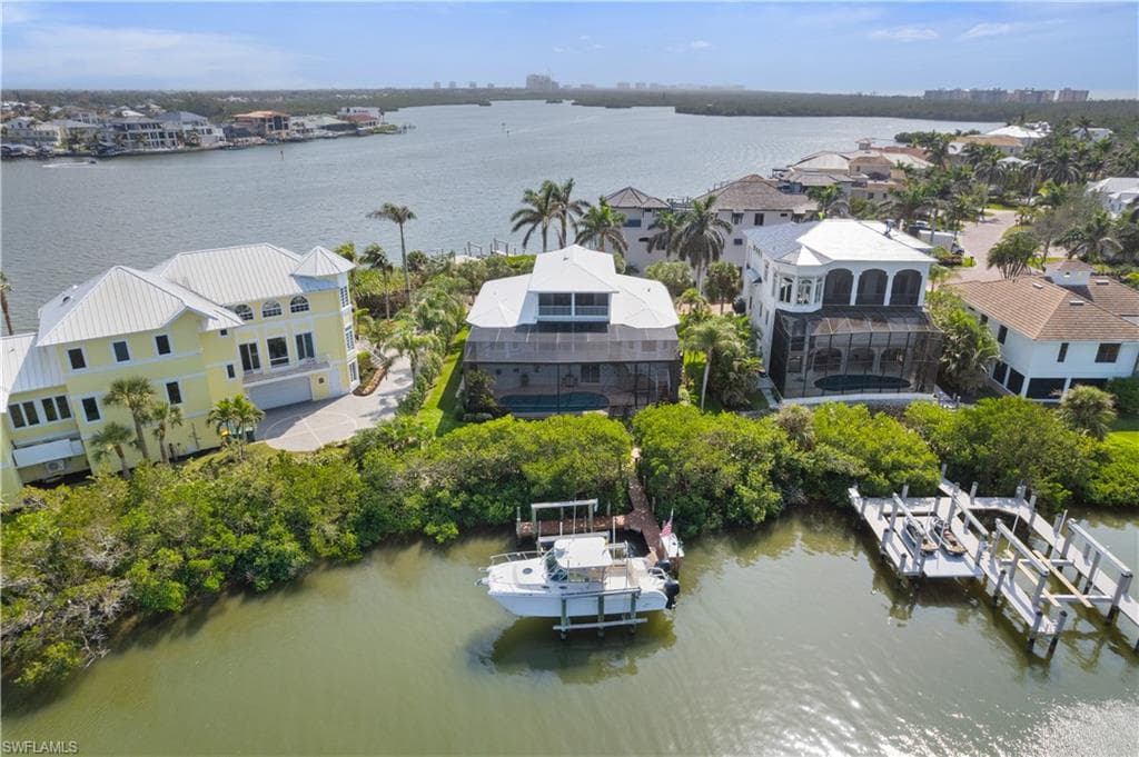 197 San Mateo DR-47