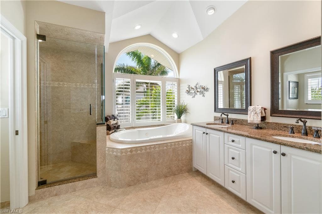 197 San Mateo DR-22