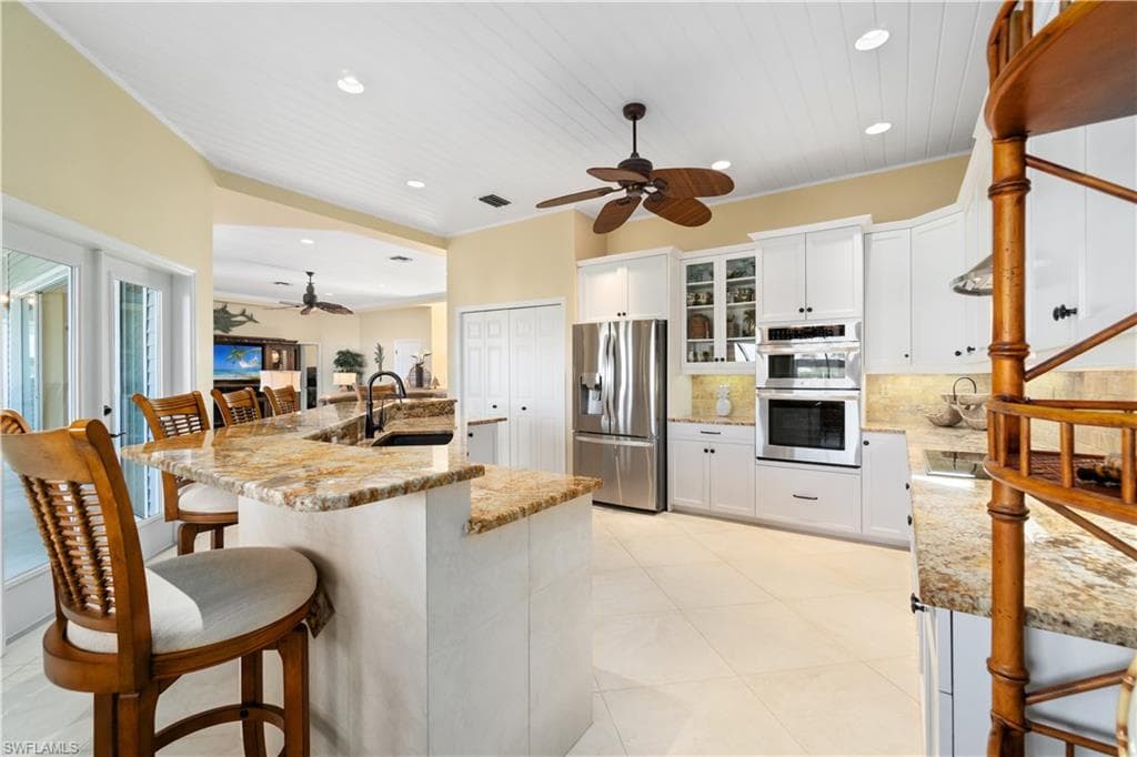 197 San Mateo DR-11