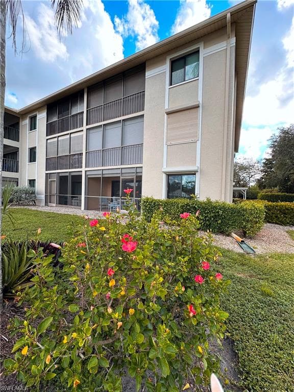 5708 Deauville CIR J101-2