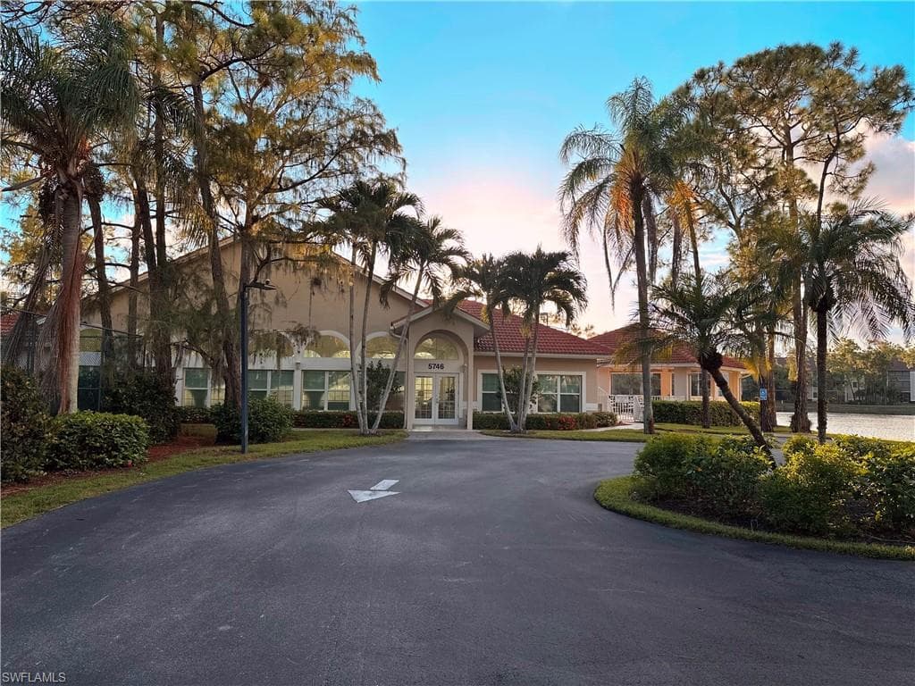 5708 Deauville CIR J101-3