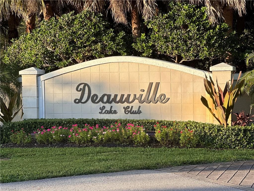 5708 Deauville CIR J101-1