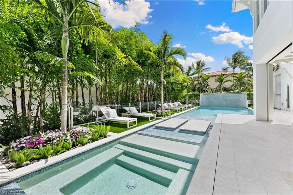 2131 Marina DR-14