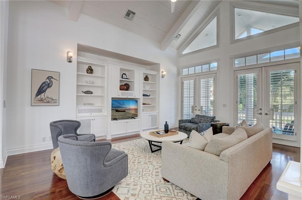1551 Gulf Shore BLVD S-18