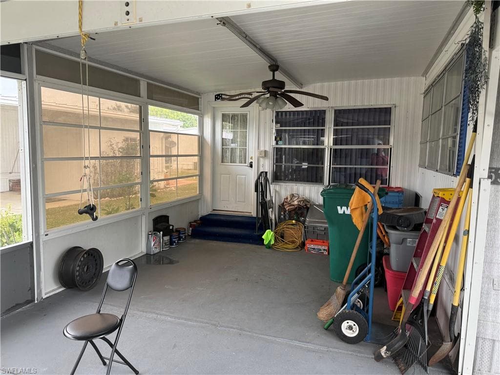 539 Poinsettia LN 152-13