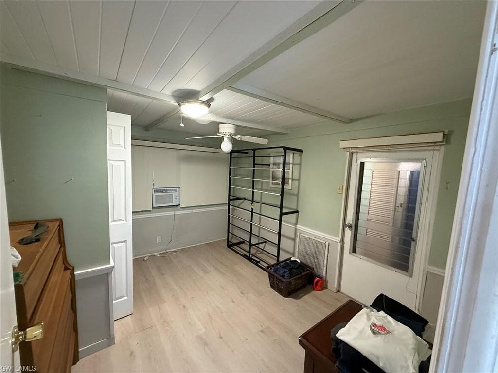 539 Poinsettia LN 152-5