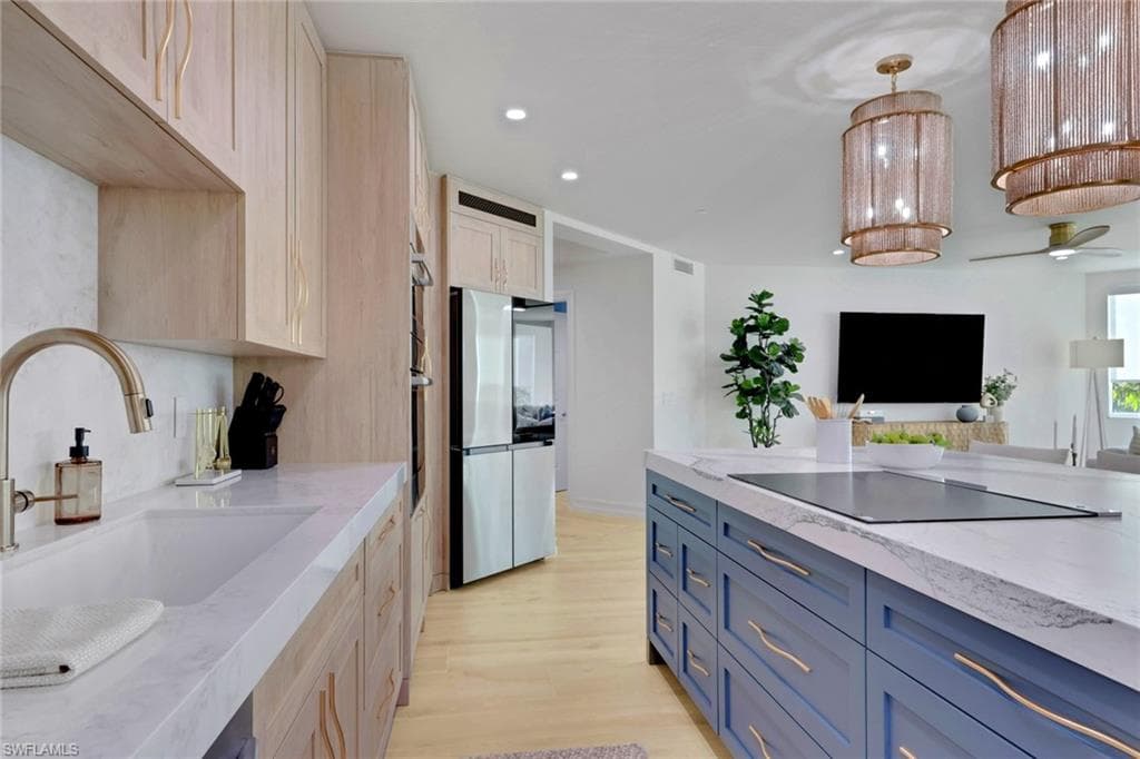 2728 Tiburon BLVD E 302-6