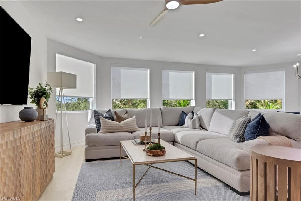 2728 Tiburon BLVD E 302-8