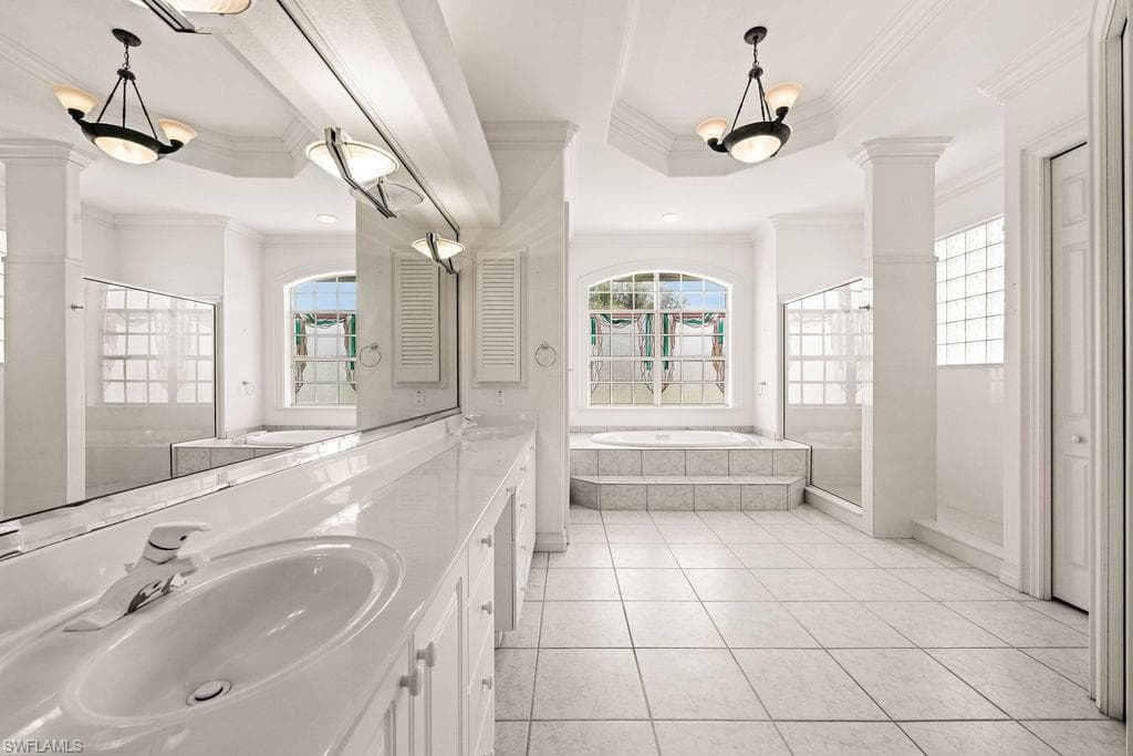 371 Bayside AVE-23