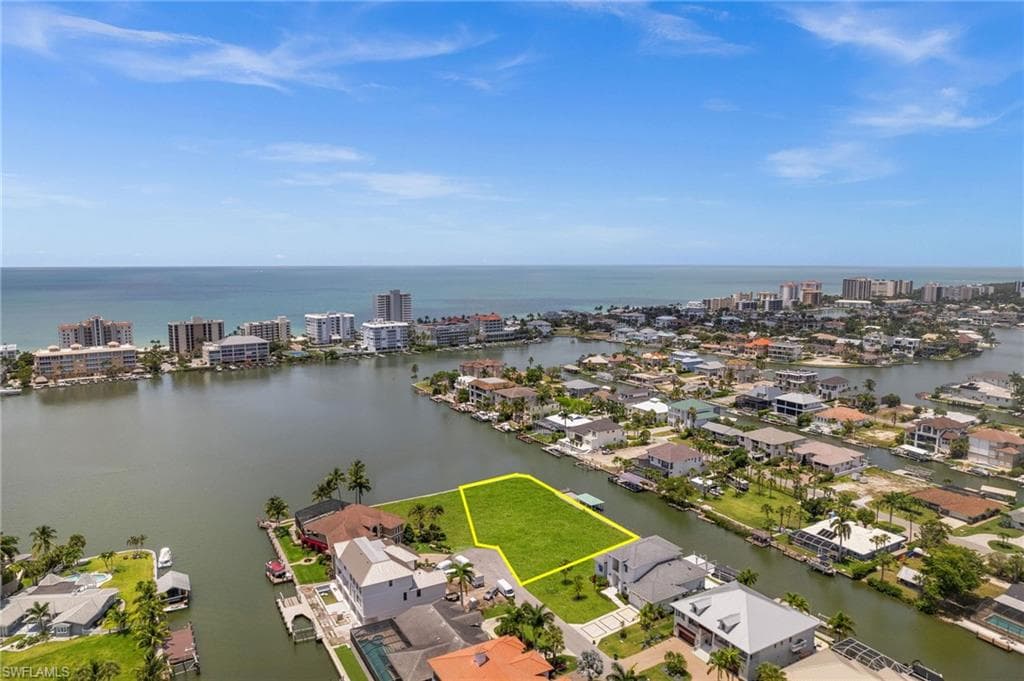 371 Bayside AVE-27