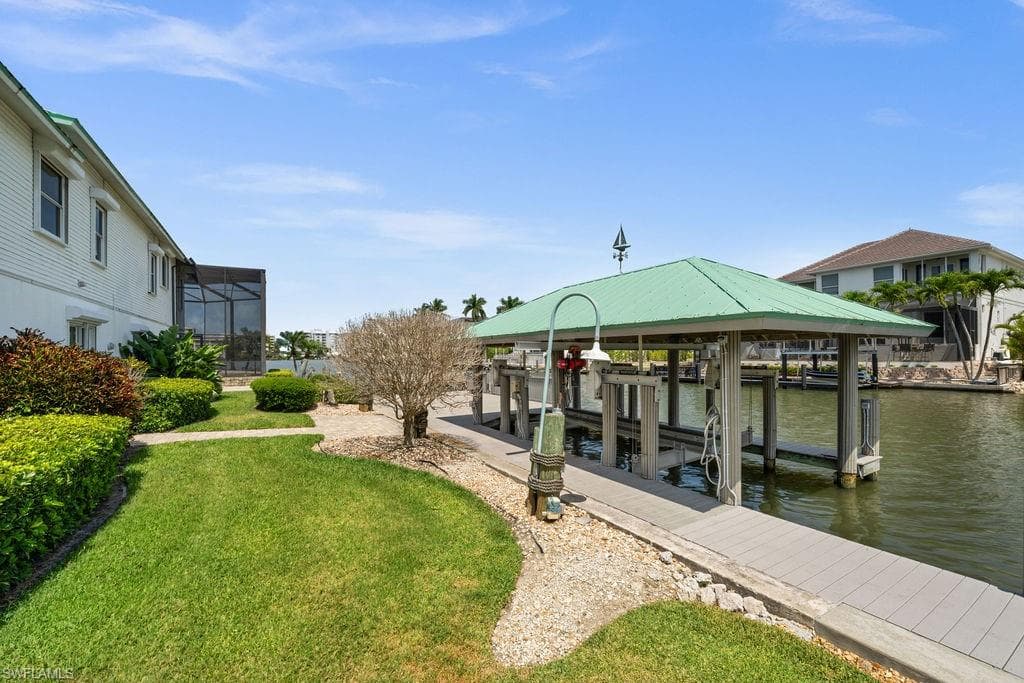 371 Bayside AVE-42