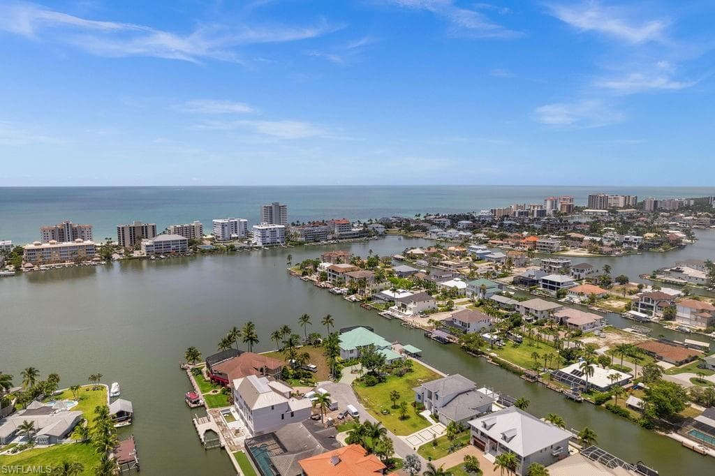 371 Bayside AVE-26