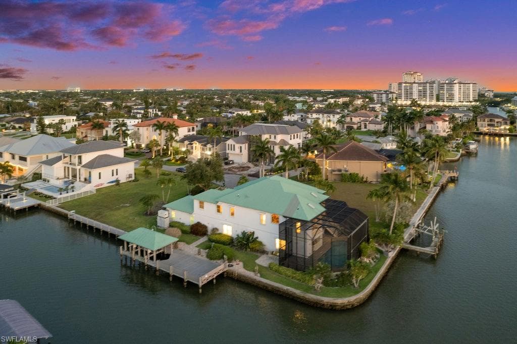 371 Bayside AVE-7