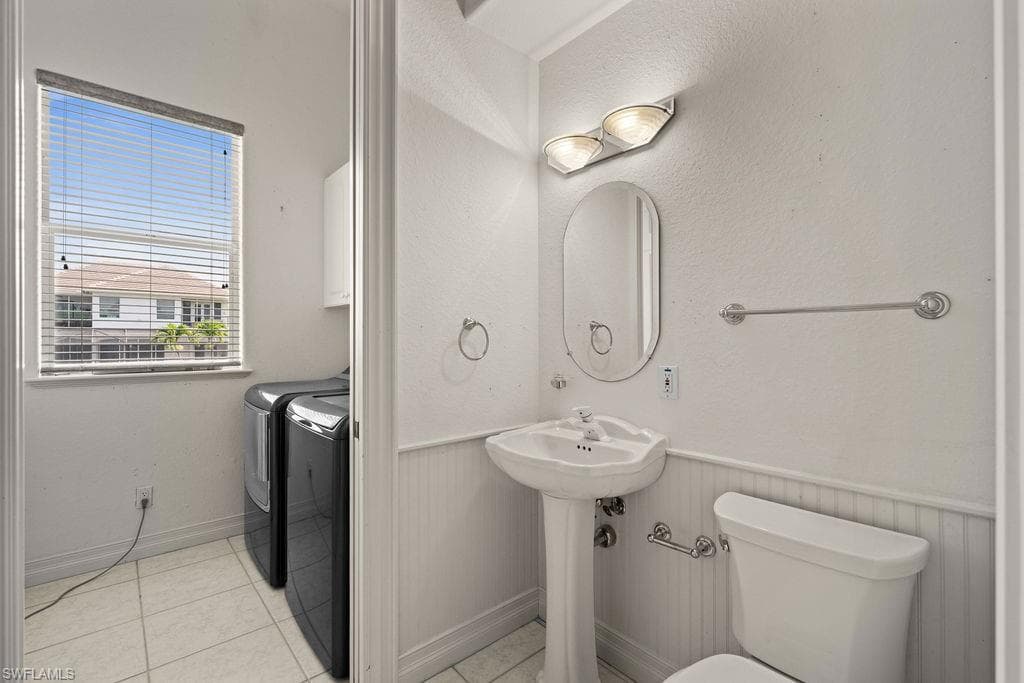 371 Bayside AVE-24