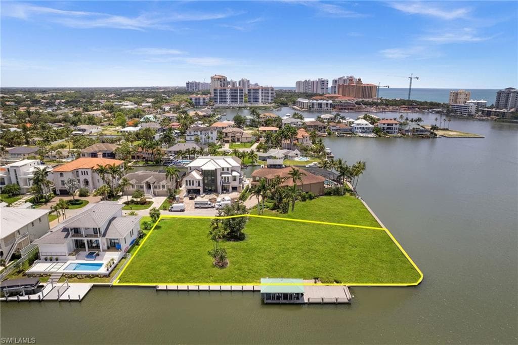 371 Bayside AVE-30