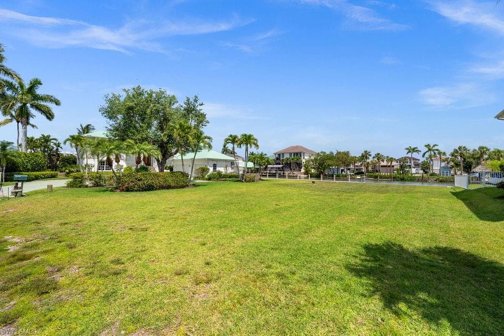 371 Bayside AVE-38