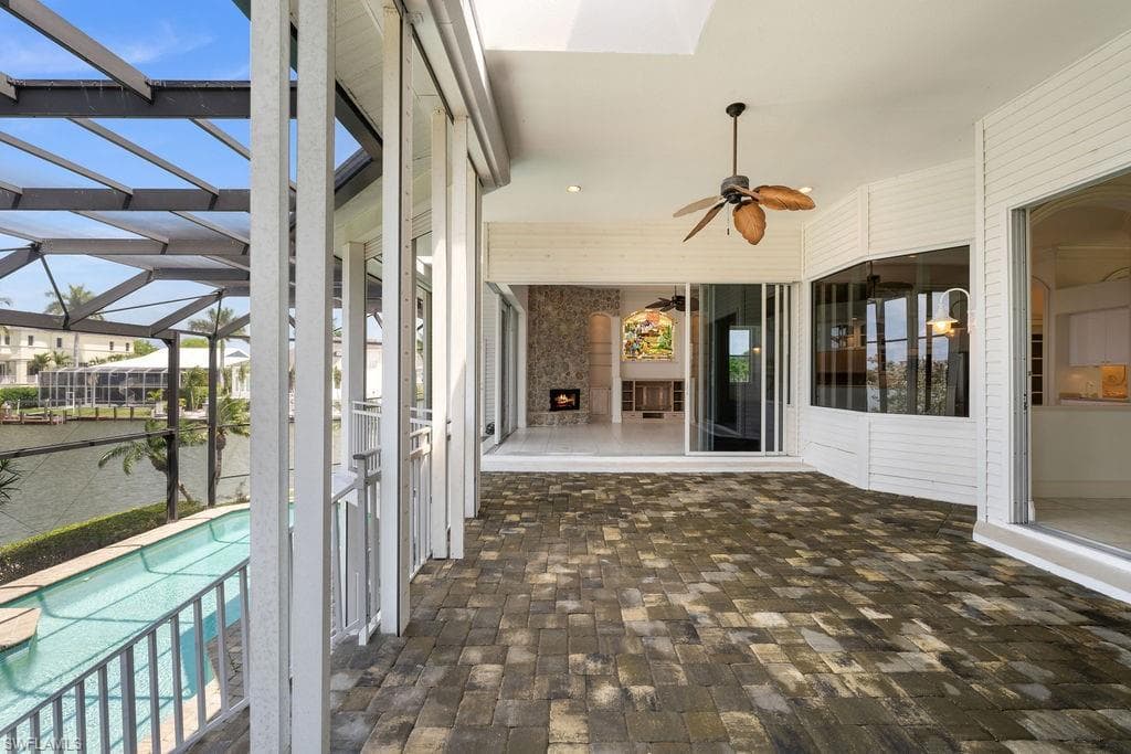 371 Bayside AVE-10
