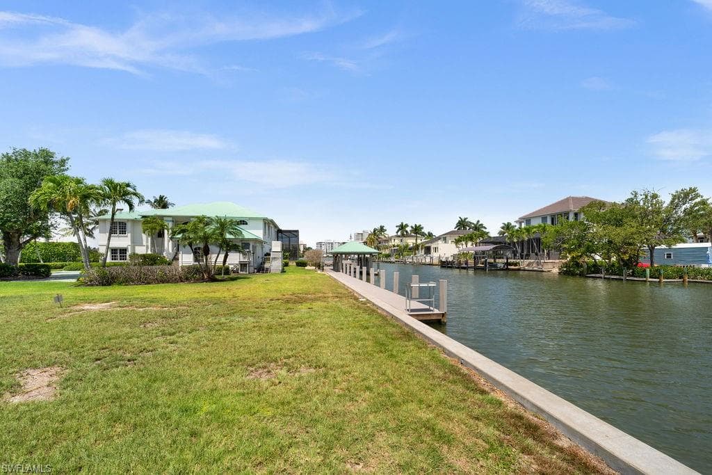 371 Bayside AVE-39