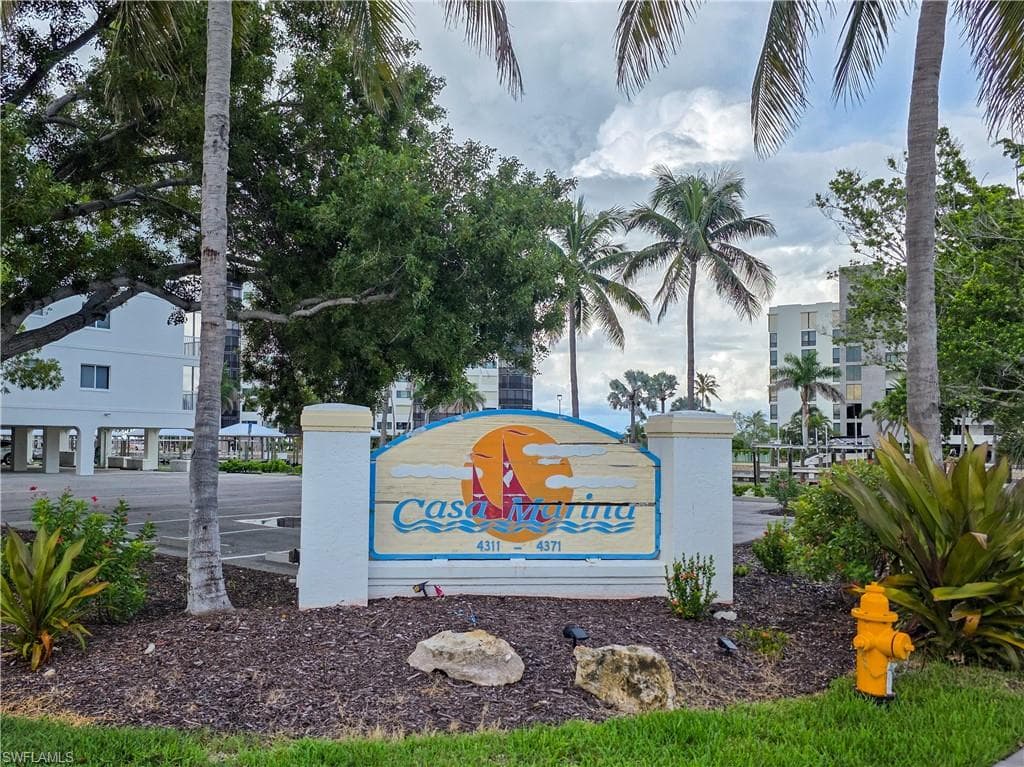 4371 Bay Beach LN 313-3