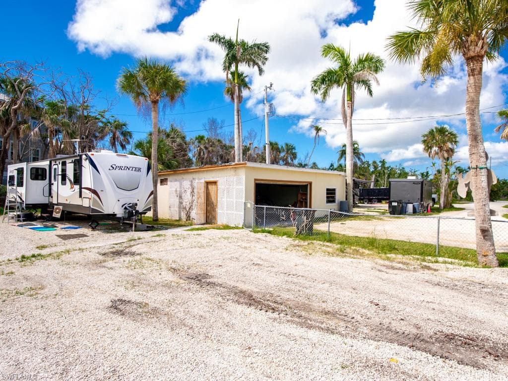 1450-1460 Court PL-27