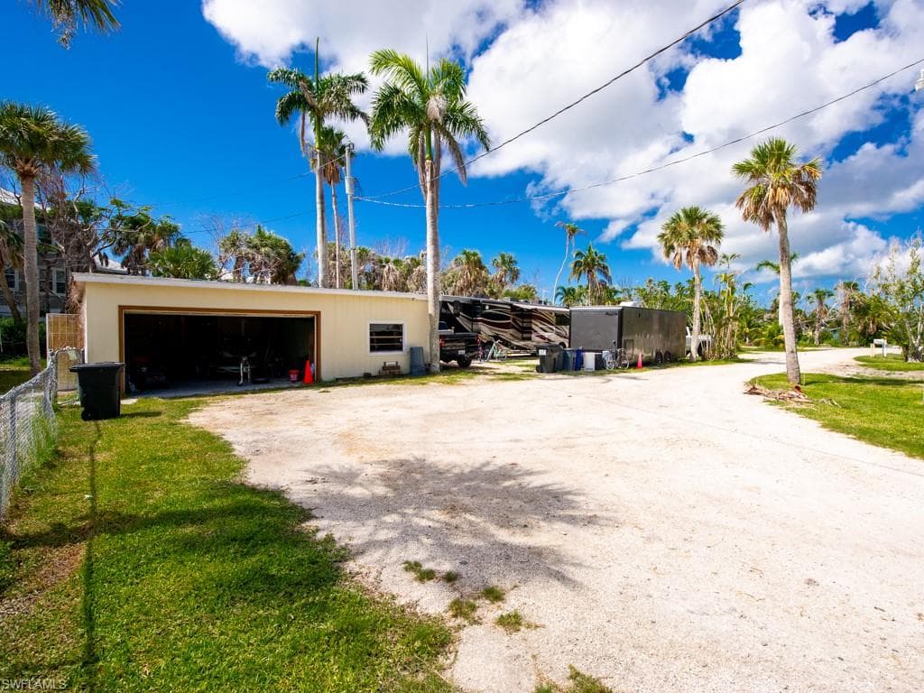 1450-1460 Court PL-28