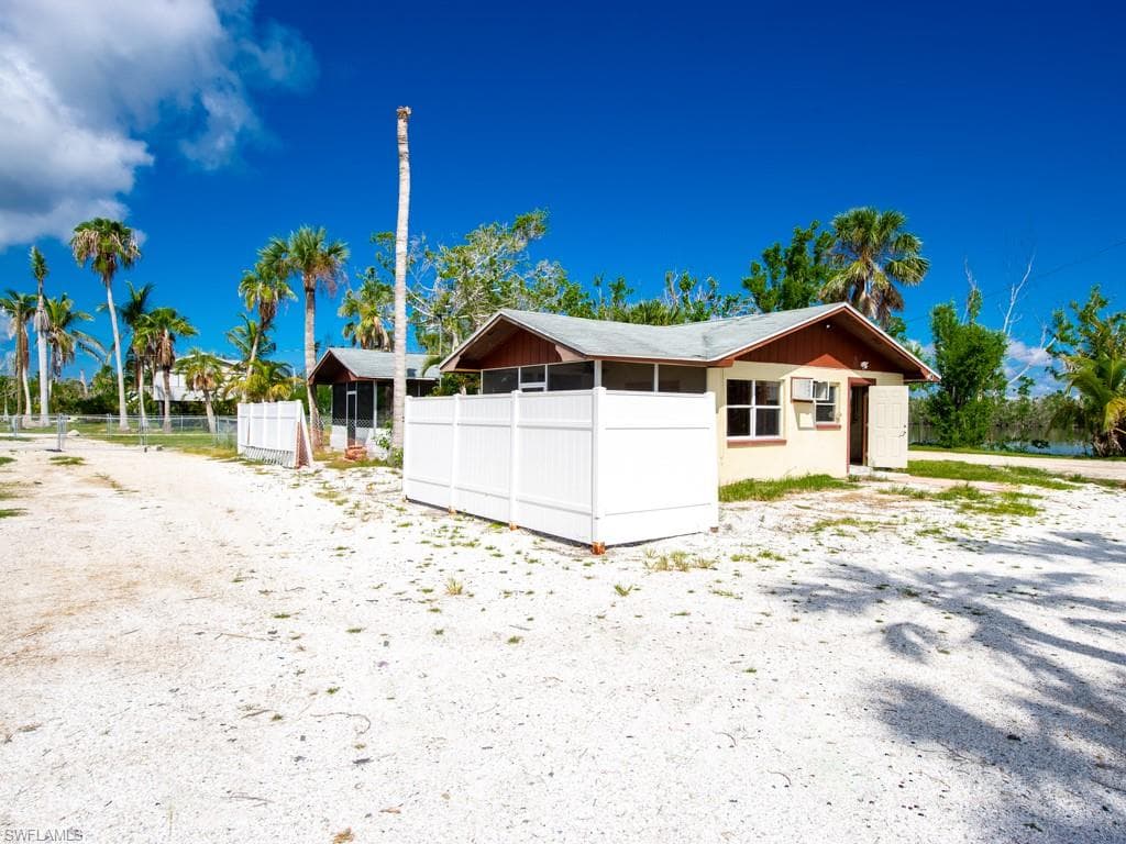 1450-1460 Court PL-24