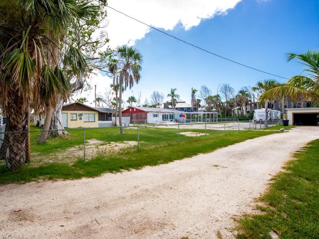 1450-1460 Court PL-33