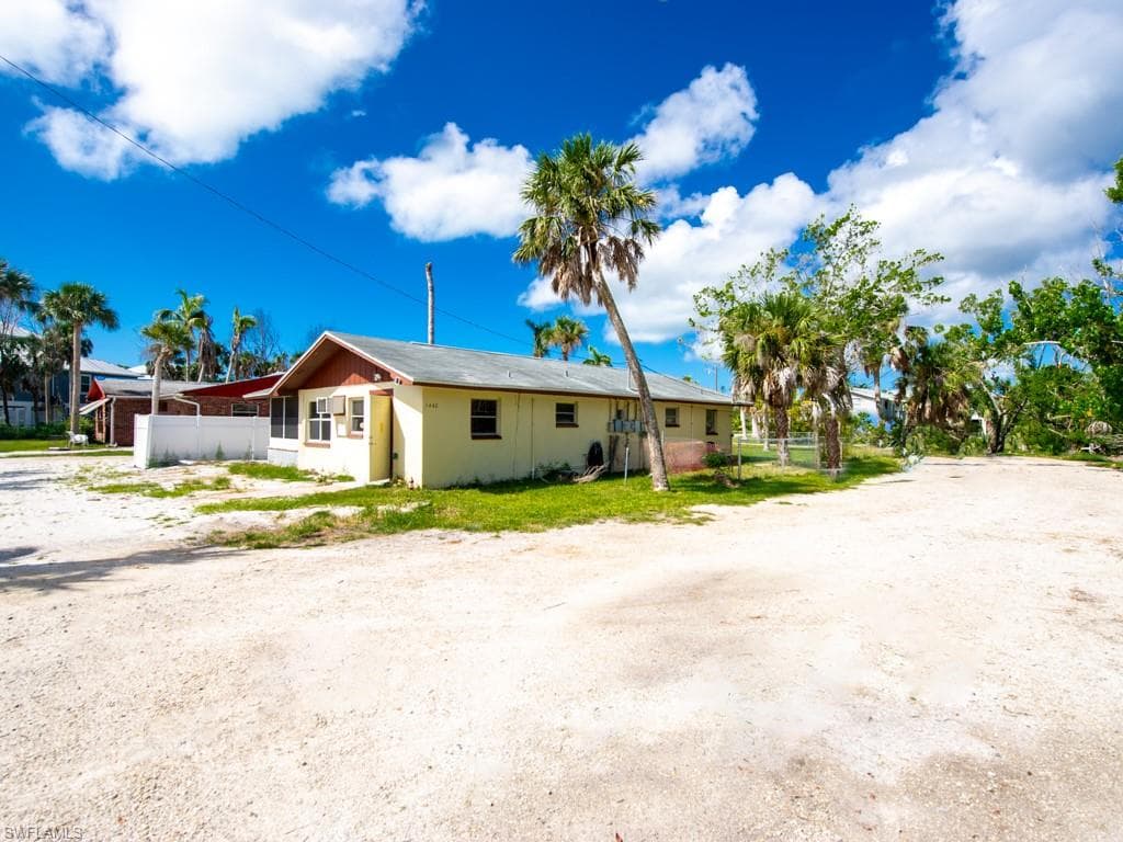1450-1460 Court PL-18