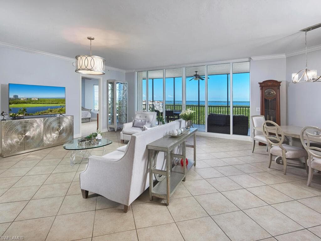 23850 Via Italia CIR 805-6