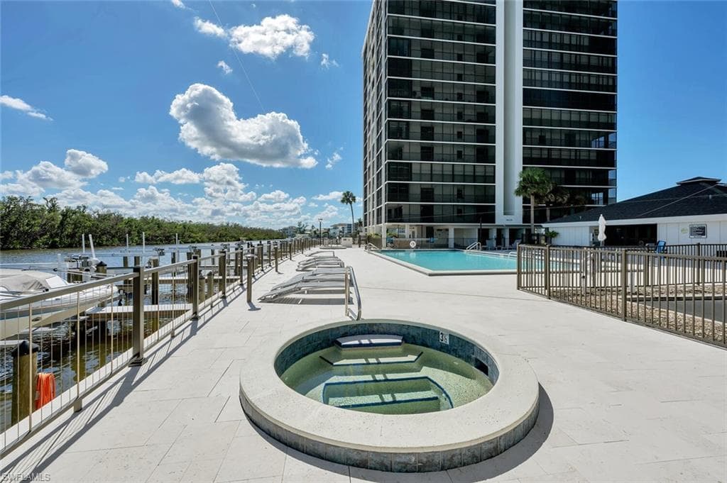 26225 Hickory BLVD 10B-33