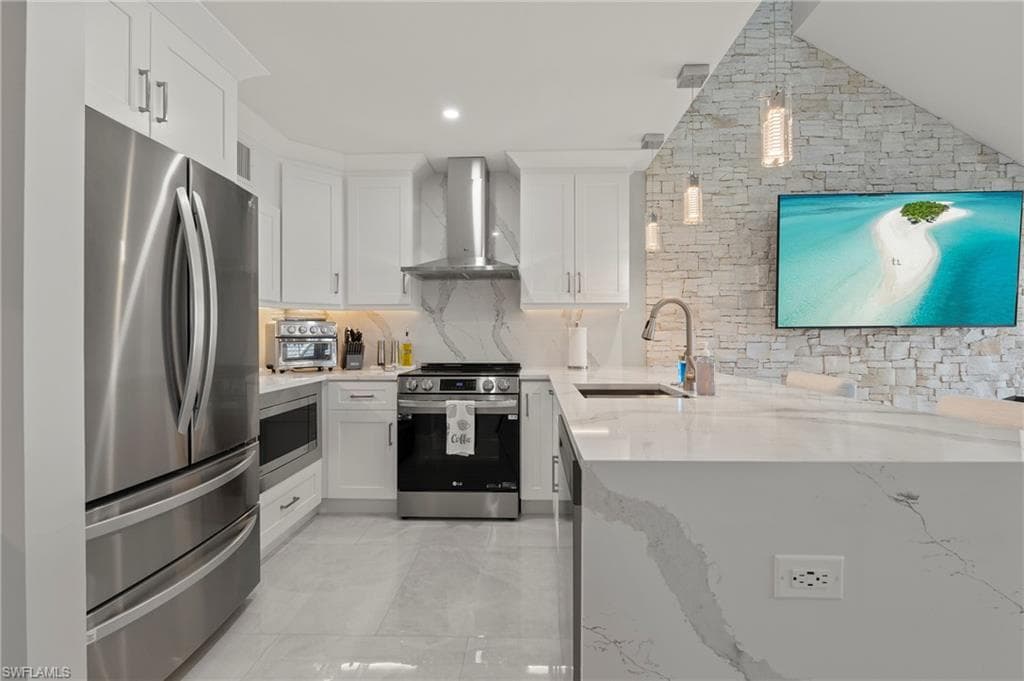 8765 Lateen LN 203-7