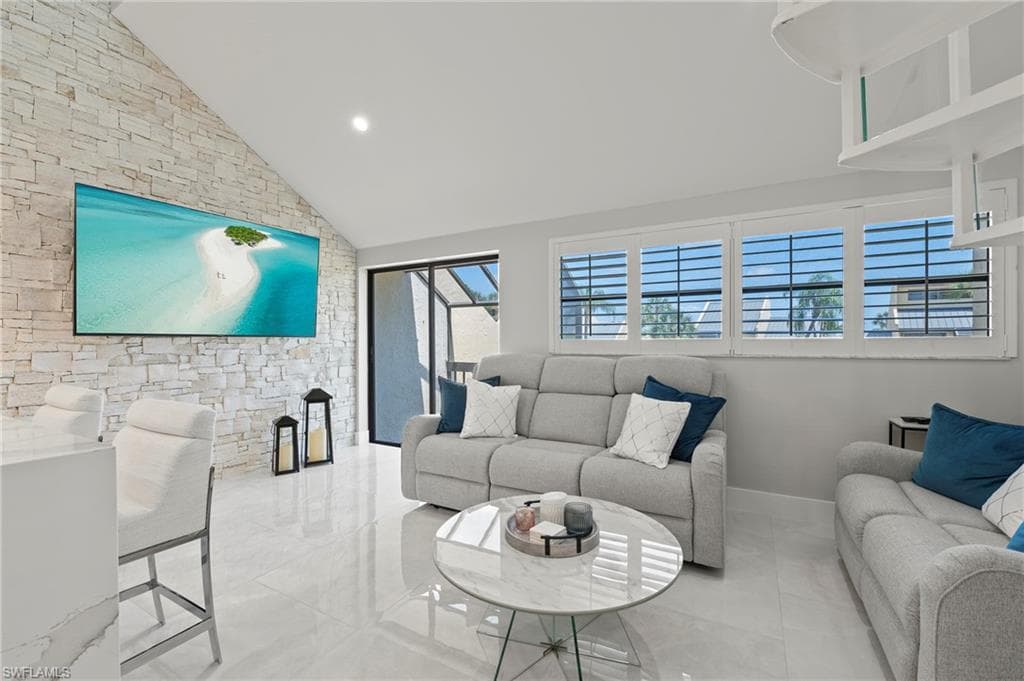 8765 Lateen LN 203-9