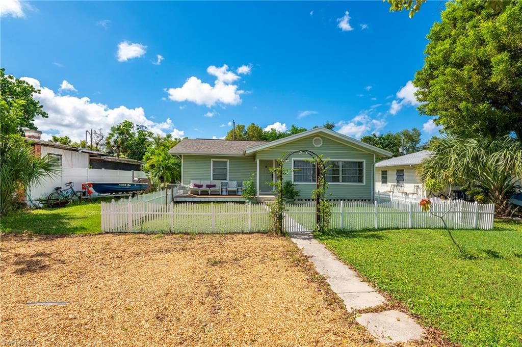 2432 Washington AVE-2