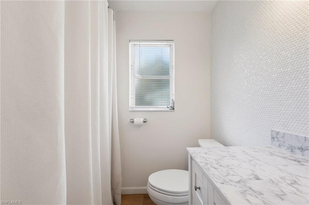2432 Washington AVE-13