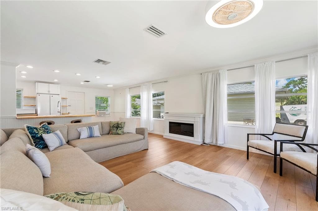 2432 Washington AVE-1