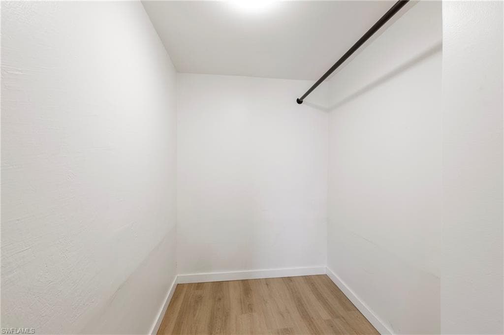 2432 Washington AVE-24
